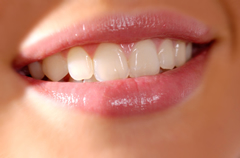 白い歯、美しい口元、すてきな笑顔のために